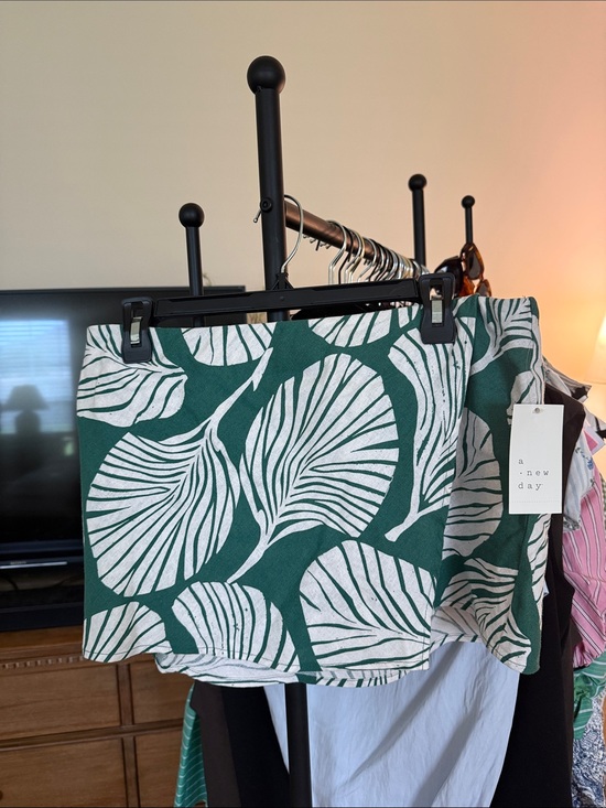 a new day Dresses & Skirts - a new day Green and White Botanical Print Mini Skort